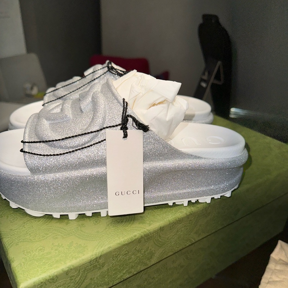 NWT! GUCCI silver glitter interlocking GG logo platform slide - 6